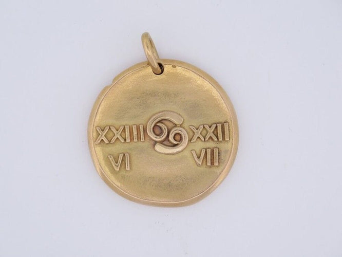 Pendentif medaille pendentif VAN CLEEF & ARPELS zodiaque cancri cancer georges lenfant or 58 Facettes 257841
