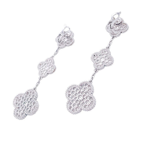 Boucles d'oreilles Boucles d'oreilles Van Cleef & Arpels "Magic Alhambra" or blanc, diamants. 58 Facettes 33549