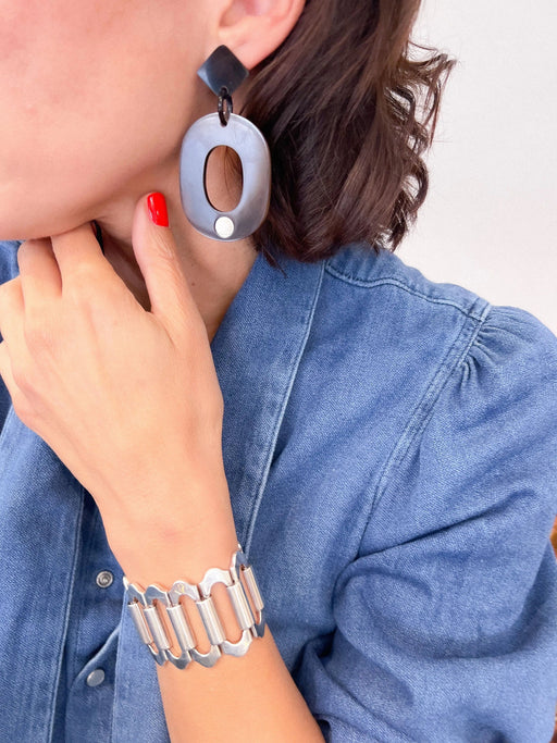 Boucles d'oreilles Hermès - Boucles d'Oreille "Isthme" en corne et argent 58 Facettes 1