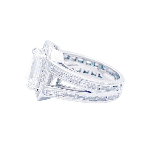 Bague 49 Bague diamant taille émeraude, entourage diamants baguettes, platine. 58 Facettes 32516