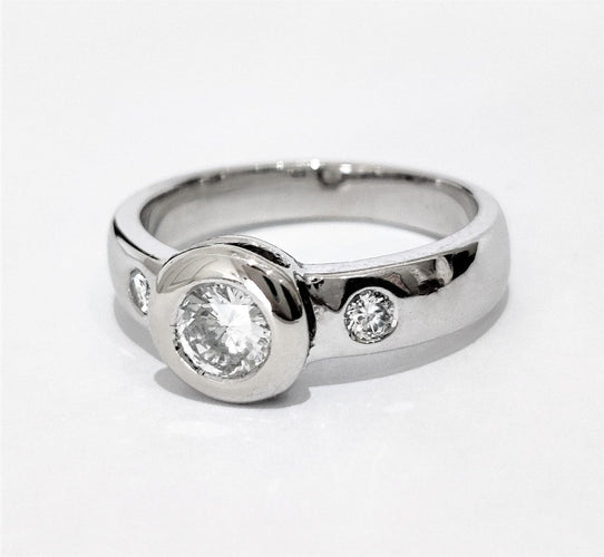 Bague 51 Solitaire accompagné or blanc 58 Facettes 1-969/1