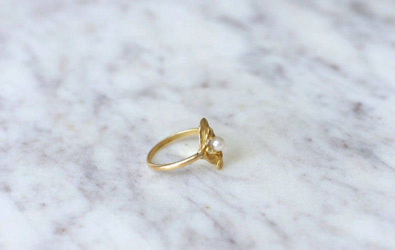 Bague Bague Art Nouveau gui, or et perle 58 Facettes