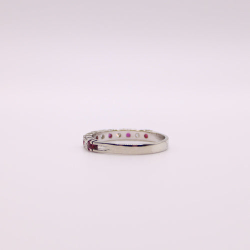 Bague Alliance Demi-tour Rubis et Diamants sertis sur or blanc 58 Facettes
