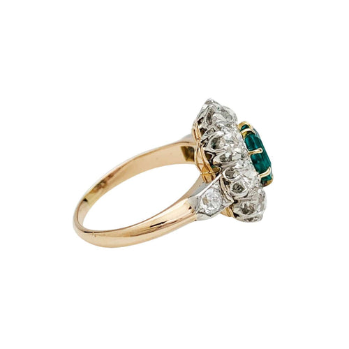 Bague 52 Bague marguerite émeraude entourage diamants. 58 Facettes 30754