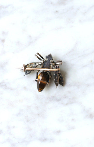 Broche Broche ancienne abeille oeil de tigre et diamants 58 Facettes