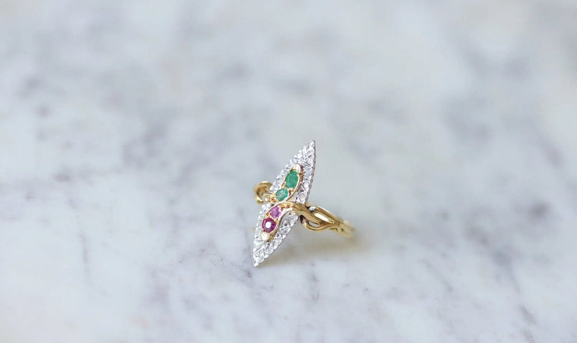 Bague Bague marquise serpent émeraudes, rubis, et diamants 58 Facettes