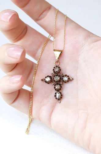 Pendentif Croix ancienne en or rose et diamants 58 Facettes