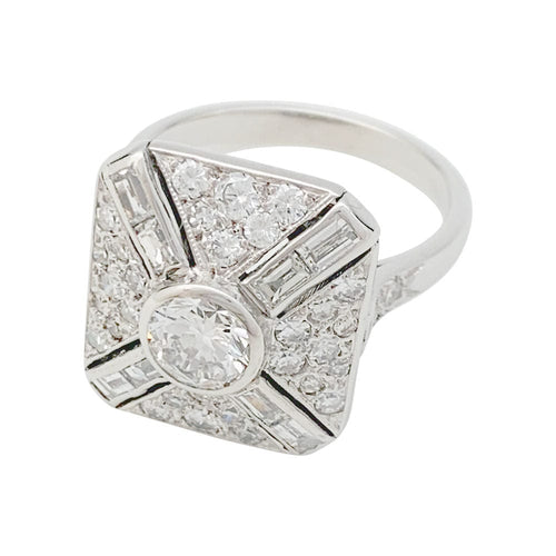Bague 55 Bague en or blanc et diamants. 58 Facettes 31153