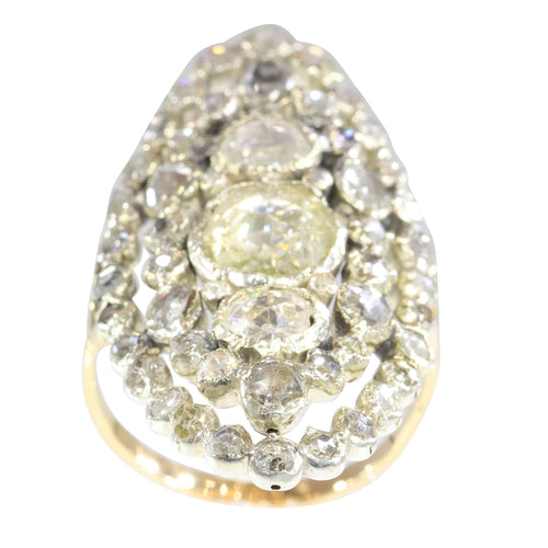 Bague 58 Artisanat victorien : une bague en or et diamants d'allure royale 58 Facettes 23073-0137