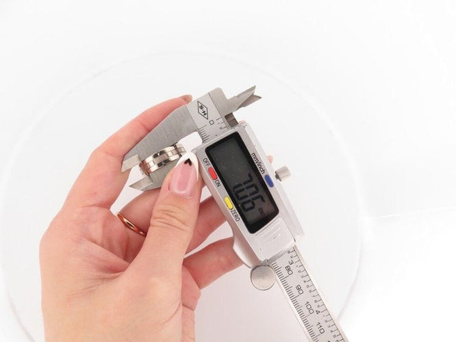 Bague 65 bague CARTIER tank francaise or blanc 18k 58 Facettes 258021