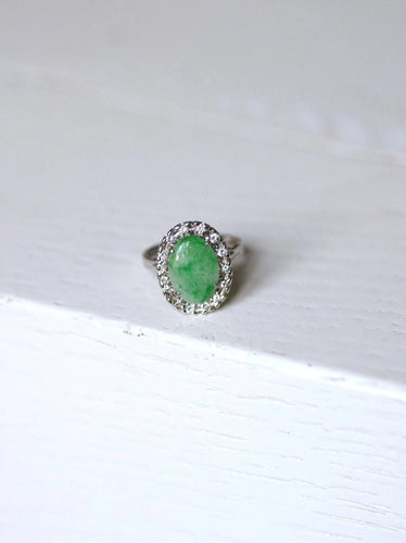 Bague Bague de fiançailles jade entourage diamants sur or blanc 58 Facettes