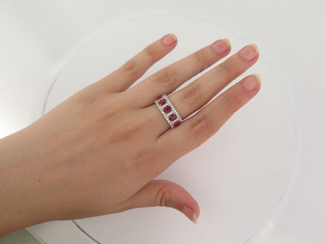 Bague 56 bague en or jaune 18k t56 pavage de 42 diamants 0.63ct & 5 rubis 2.5ct 58 Facettes 251212