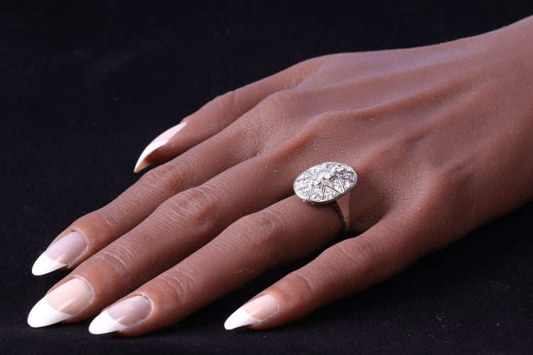 Bague 58 Romance éternelle : bague Art Déco en platine et diamants des années 1950 58 Facettes 24002-0085