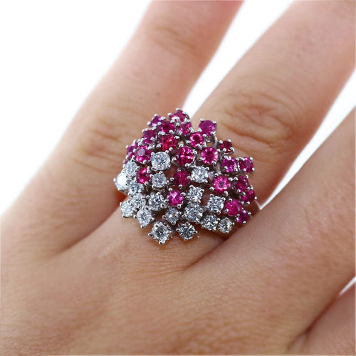 Bague Bague jupe rubis et diamants 58 Facettes