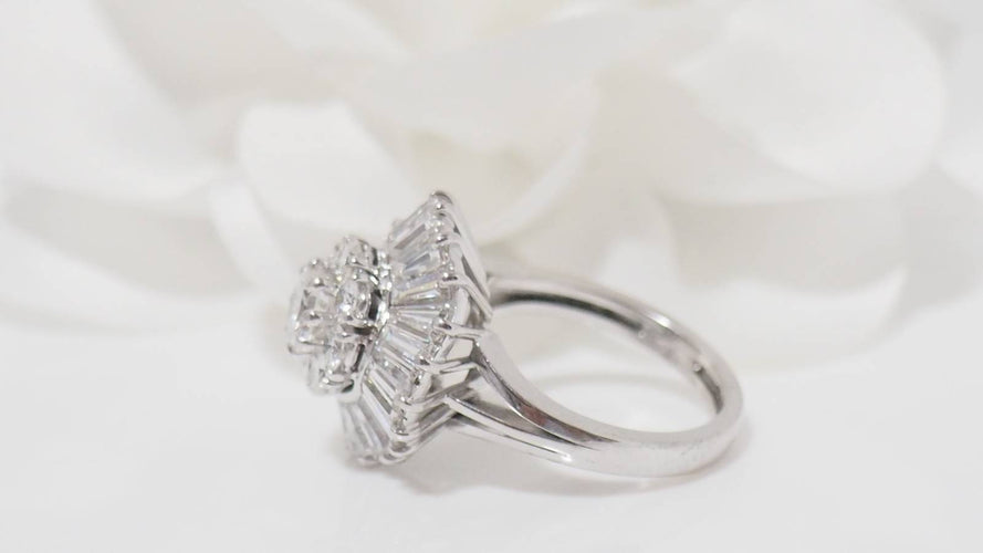 Bague Bague double entourage en or blanc et diamants 58 Facettes 31496