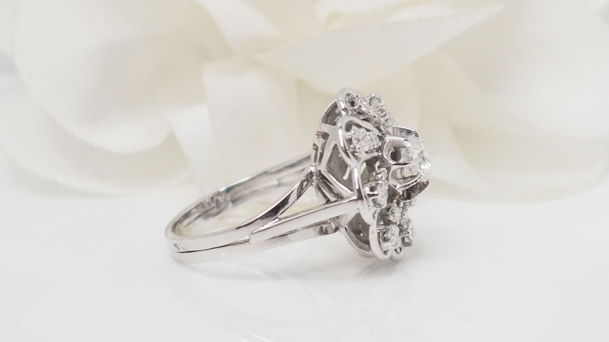 Bague 52 Bague marguerite en or blanc platine et diamants 58 Facettes 32491