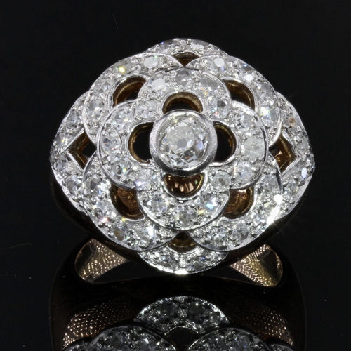 Bague 48 Bague boule ajourée d'un décor de fleur et diamants 58 Facettes 21-620