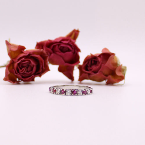 Bague Alliance Demi-tour Rubis et Diamants sertis sur or blanc 58 Facettes