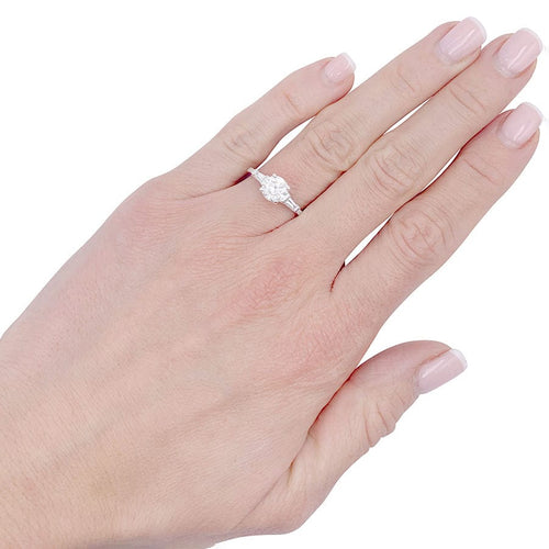 Bague 53 Bague solitaire encadré de diamants baguette. 58 Facettes 32529
