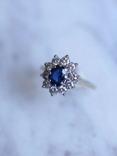 Bague de fiançailles saphir entourage diamants sur or blanc 58 Facettes