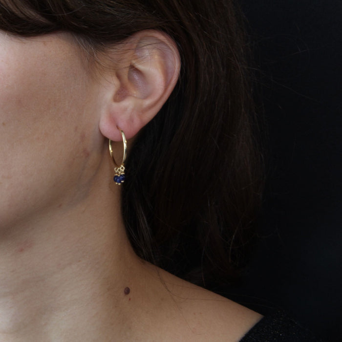 Boucles d'oreilles Créoles en or et perles de verre bleu 58 Facettes 19-070C