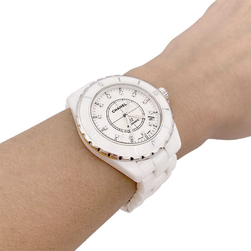 Montre Montre Chanel "J12" céramique blanche, diamants. 58 Facettes 33570