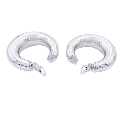 Boucles d'oreilles Créoles Chaumet, "Anneau", or blanc. 58 Facettes 33187