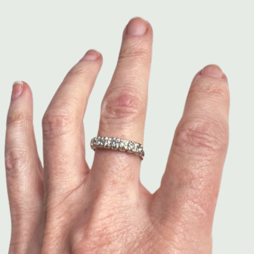 Bague Bague bandeau au design contemporain en or 18 ct avec diamants 58 Facettes Q776A