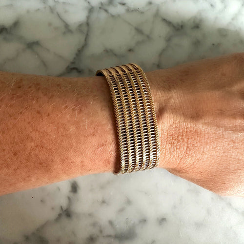 Bracelet Bracelet manchette souple Or jaune 58 Facettes REF2366-88