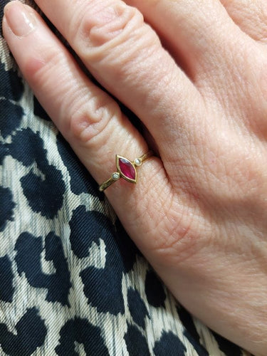 Bague 53 BAGUE RUBIS NAVETTE PERLES 58 Facettes 074821