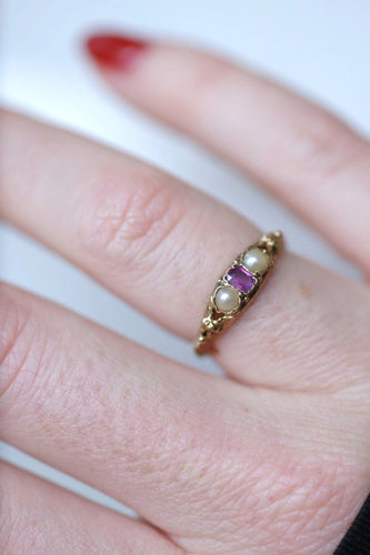 Bague 53 Bague bandeau rubis et perles sur or 58 Facettes