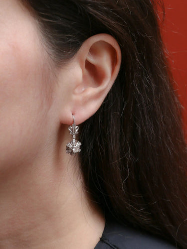 Boucles d'oreilles Paire de dormeuses vintage or et diamants 58 Facettes J91