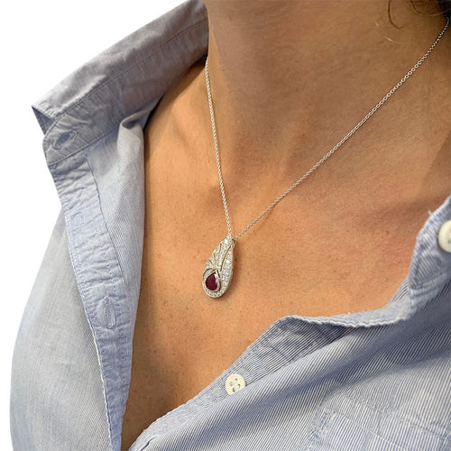 Pendentif Pendentif or blanc, diamants, rubis. 58 Facettes 31867