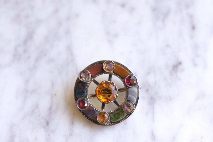 Broche Broche ronde Ecossaise ancienne citrine, jaspe, et agate 58 Facettes