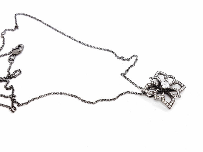 Collier Collier Fleur Or noir Diamant 58 Facettes 578701RV