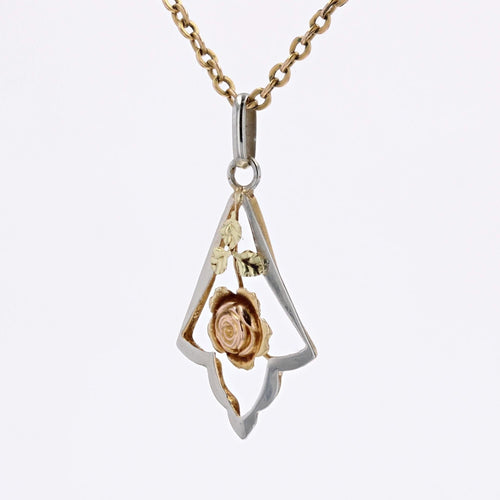 Pendentif Pendentif ancien à la rose 3 ors 58 Facettes CVP67