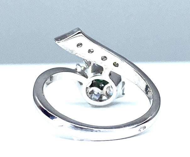 Bague 48 Bague en or blanc 18 carats en émeraude et diamants 58 Facettes AB294