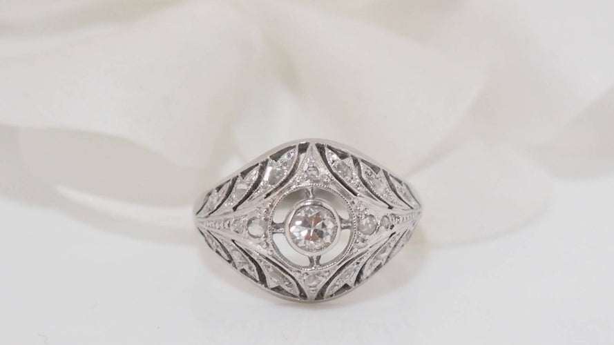 Bague Bague dôme  en or blanc et platine 58 Facettes 30675