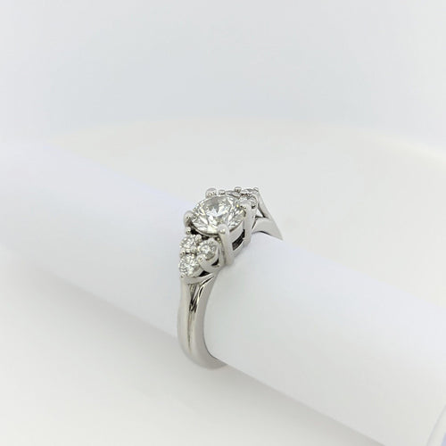 Bague Bague en or blanc et diamants 58 Facettes 25111