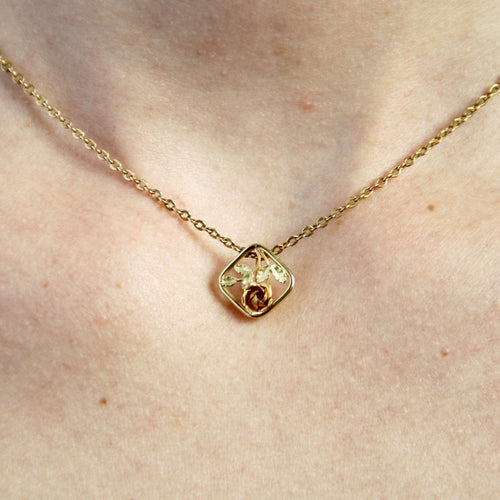 Pendentif Pendentif ancien bouton de rose 3 ors 58 Facettes CVP95