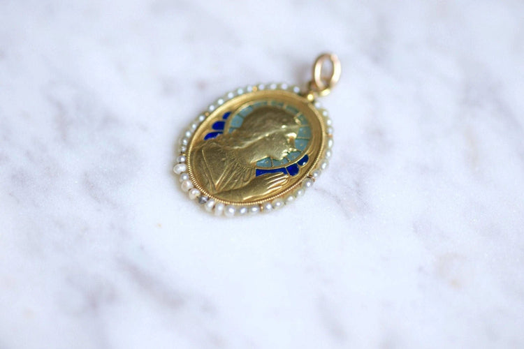 Pendentif Médaille ancienne en or, Vierge Marie, émail et perles 58 Facettes