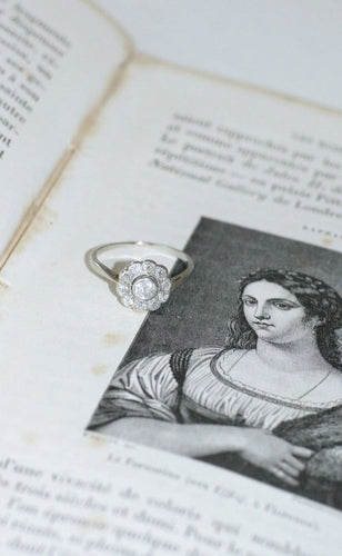 Bague marguerite platine et diamants 58 Facettes
