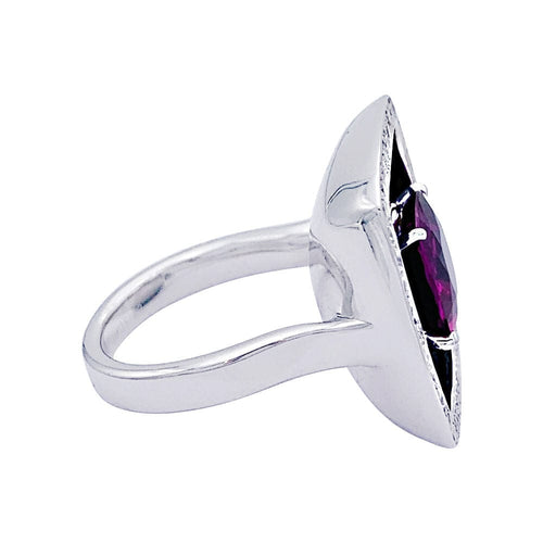 Bague 43 Bague Chanel, "Nuit Noire", or blanc, saphir rose, diamants, émail. 58 Facettes 32572