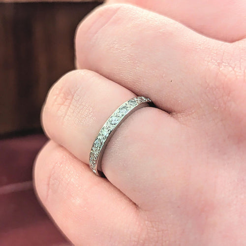 Bague Alliance en platine et diamants 58 Facettes 25378