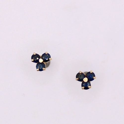 Boucles d'oreilles Boucles d’oreilles clous en or jaune, trilogie de saphirs 58 Facettes