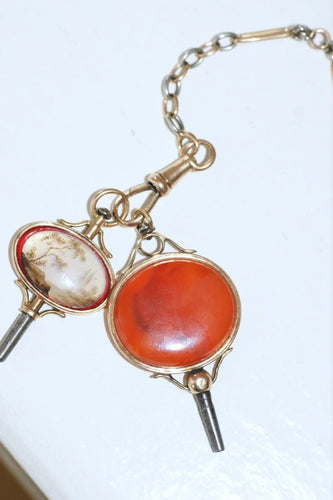 Pendentif Clef de montre ancienne or rose et cornaline 58 Facettes