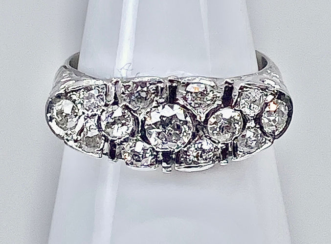 Bague 56 Bague en platine pavée de diamants. Epoque Art Deco. 58 Facettes AB265