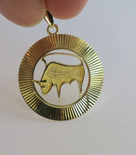Pendentif Pendentif médaille vintage Zodiaque Taureau or 58 Facettes