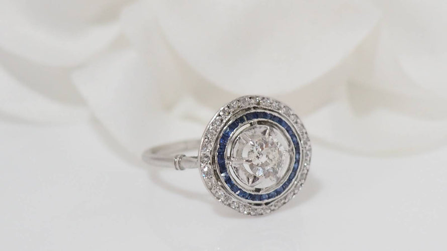 Bague Bague double entourage Art Déco platine, saphirs calibrés et diamants 58 Facettes