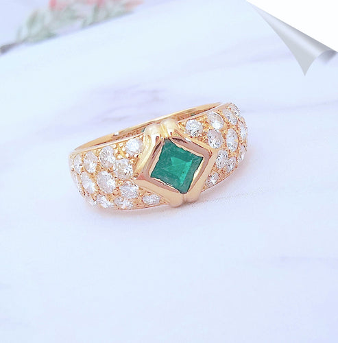 Bague Bague en or jaune, émeraude, diamants 58 Facettes AA 1553